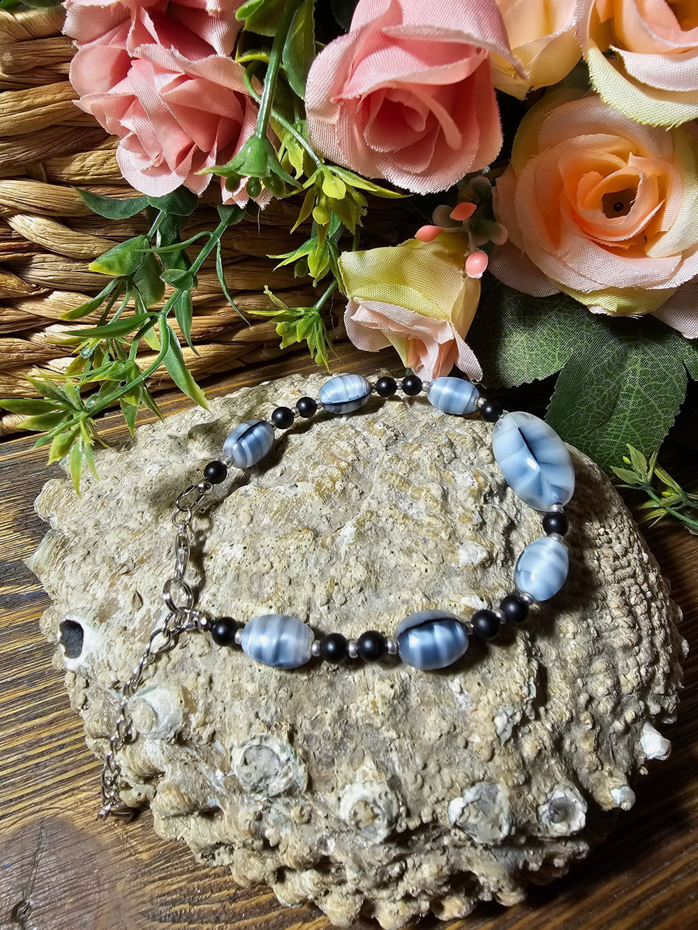 Браслет из натурального камня, авторская работа из Агата двух цветов "Агатовый средний"