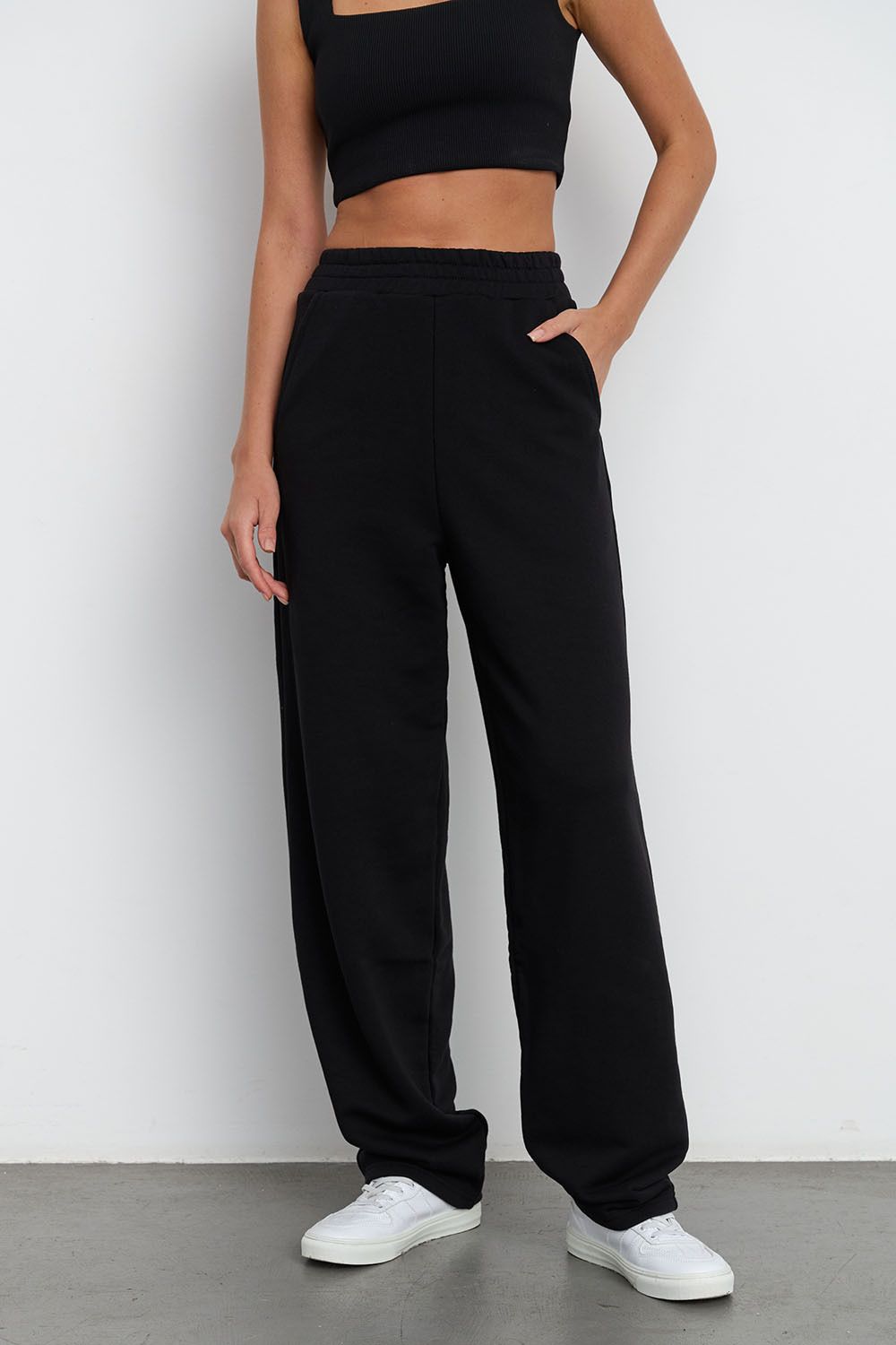 Джоггеры бананы без начеса черного цвета