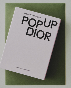 Fashion Unfolded: Dior. Книга-раскладка pop-up (на английском языке)