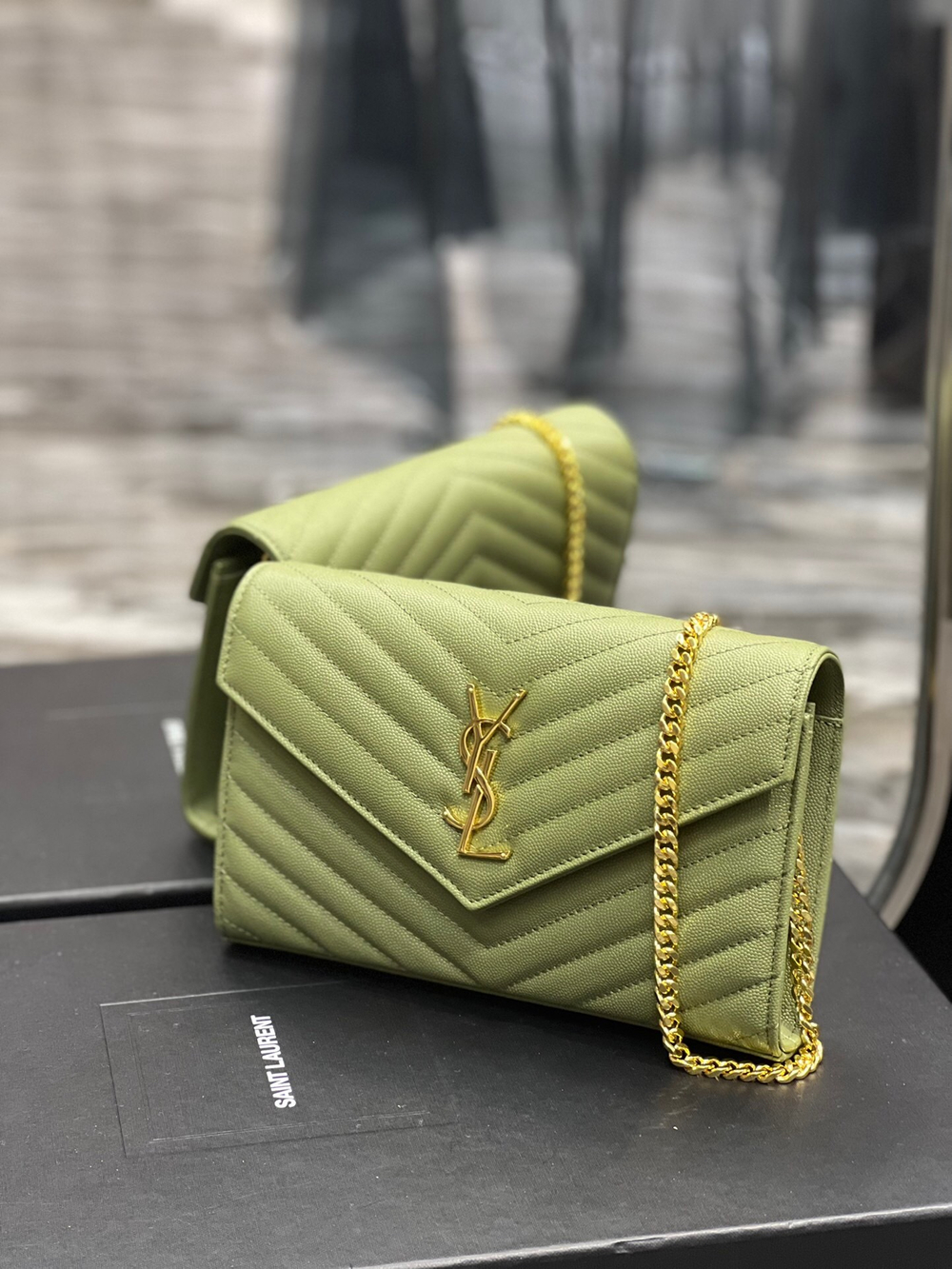 Saint Laurent WOC 22 cm