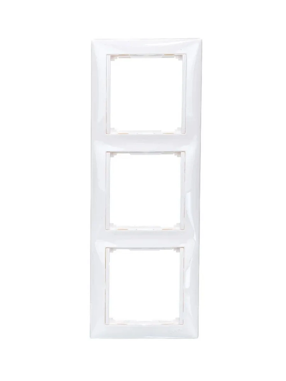 Рамка 3 поста Legrand Valena Classic белая 774453