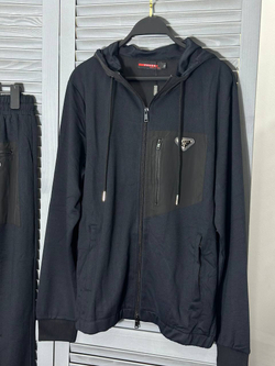 Мужской прогулочный костюм Prada