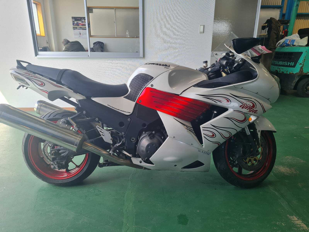 Kawasaki ZZ-R1400 041602