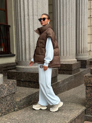 Шоколадный утепленный жилет