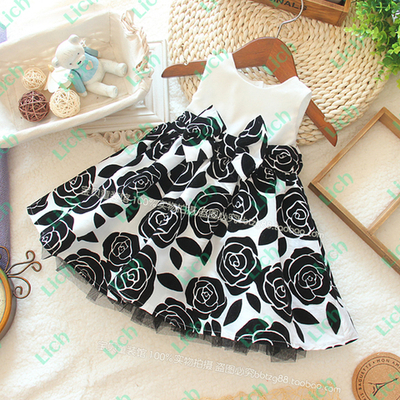 Платье с контрастным цветочным принтом и многослойной юбкой