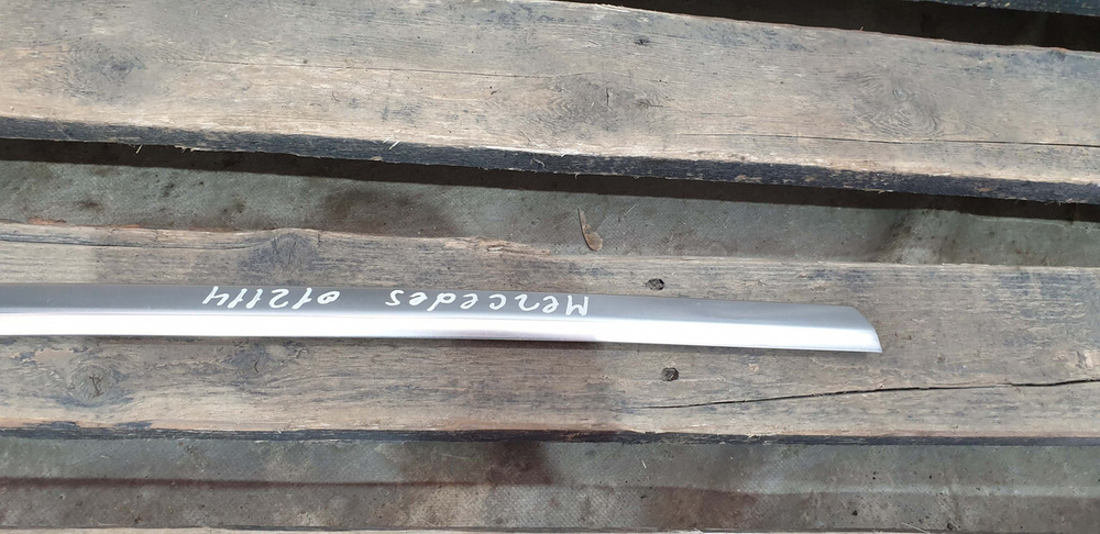 Накладка стекла заднего левого Mercedes GLC (X253) 15-нв Б/У Оригинал A2536700122