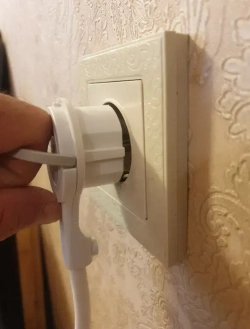 Удлинитель 2 розетки 1метр с плоской потайной вилкой невидимкой угловой