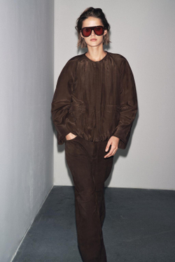 ZARA СТЕГАНАЯ КУРТКА С КАРМАНАМИ — ZW COLLECTION, КОРИЧНЕВЫЙ