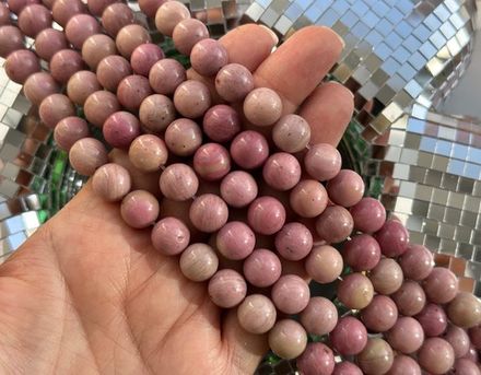 Нить бусин из родонита 10,5мм
