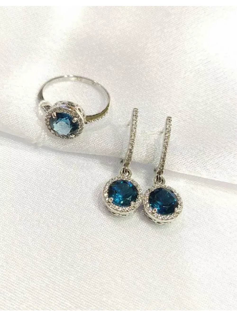 Ювелирное кольцо белое золото с лондон топазом и фианитами