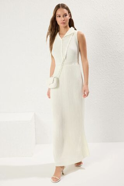 Костяное плоское облегающее платье с поясом на обычной талии TWOSS25EL00487