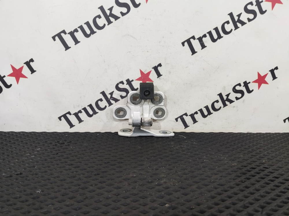 Петля двери правой