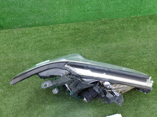 Битая Фара левая Toyota Land Cruiser Prado 150 (2017-н.в.) галоген