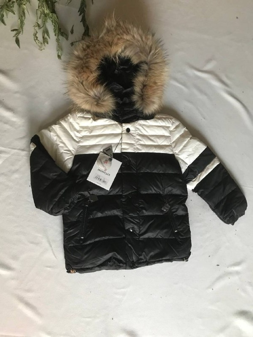 Стильный пуховик Moncler