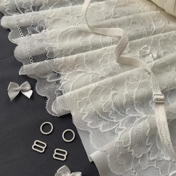 Кружево эластичное молочное 22 см, листочки