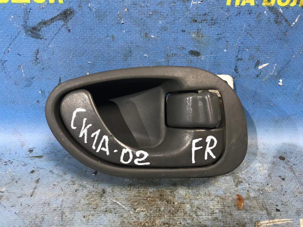 Ручка двери передней правой салонная MITSUBISHI LANCER 2000