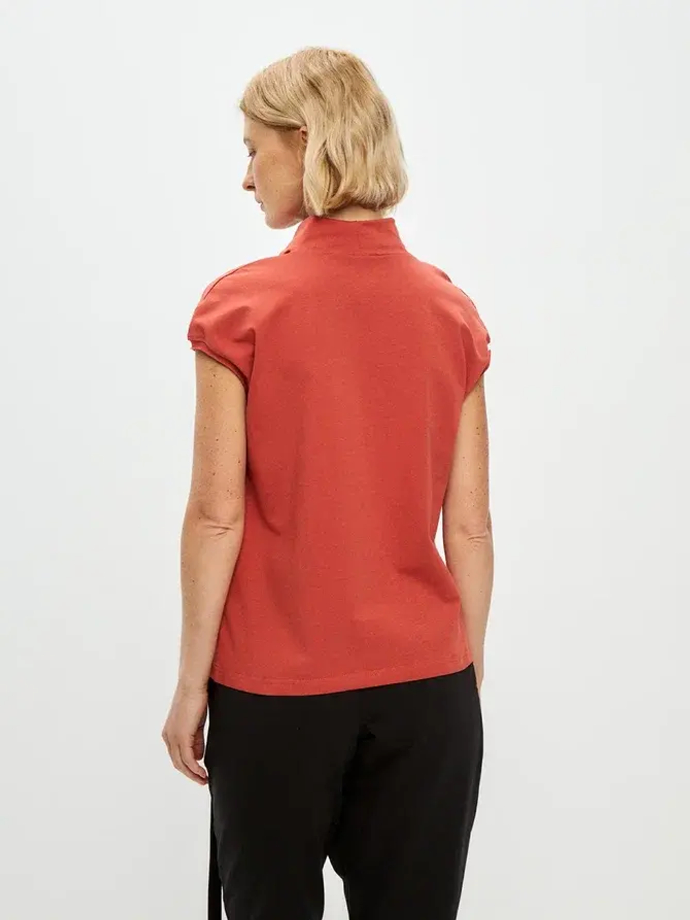 Футболка дизайнерская с цельнокроеным воротником