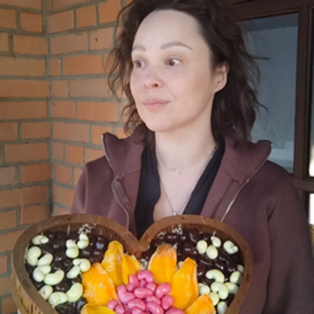 Подарочный набор «Сердце манго с шоколадом» в дереве
