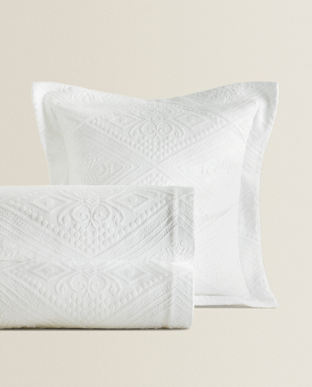 ZARA HOME ПОКРЫВАЛО ИЗ ХЛОПКА С ГЕОМЕТРИЧЕСКИМ УЗОРОМ, БЕЛЫЙ