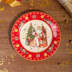 ТАРЕЛКА ЗАКУСОЧНАЯ LEFARD "ДЕД МОРОЗ" 20,5 СМ КРАСНАЯ (КОР=18ШТ.)