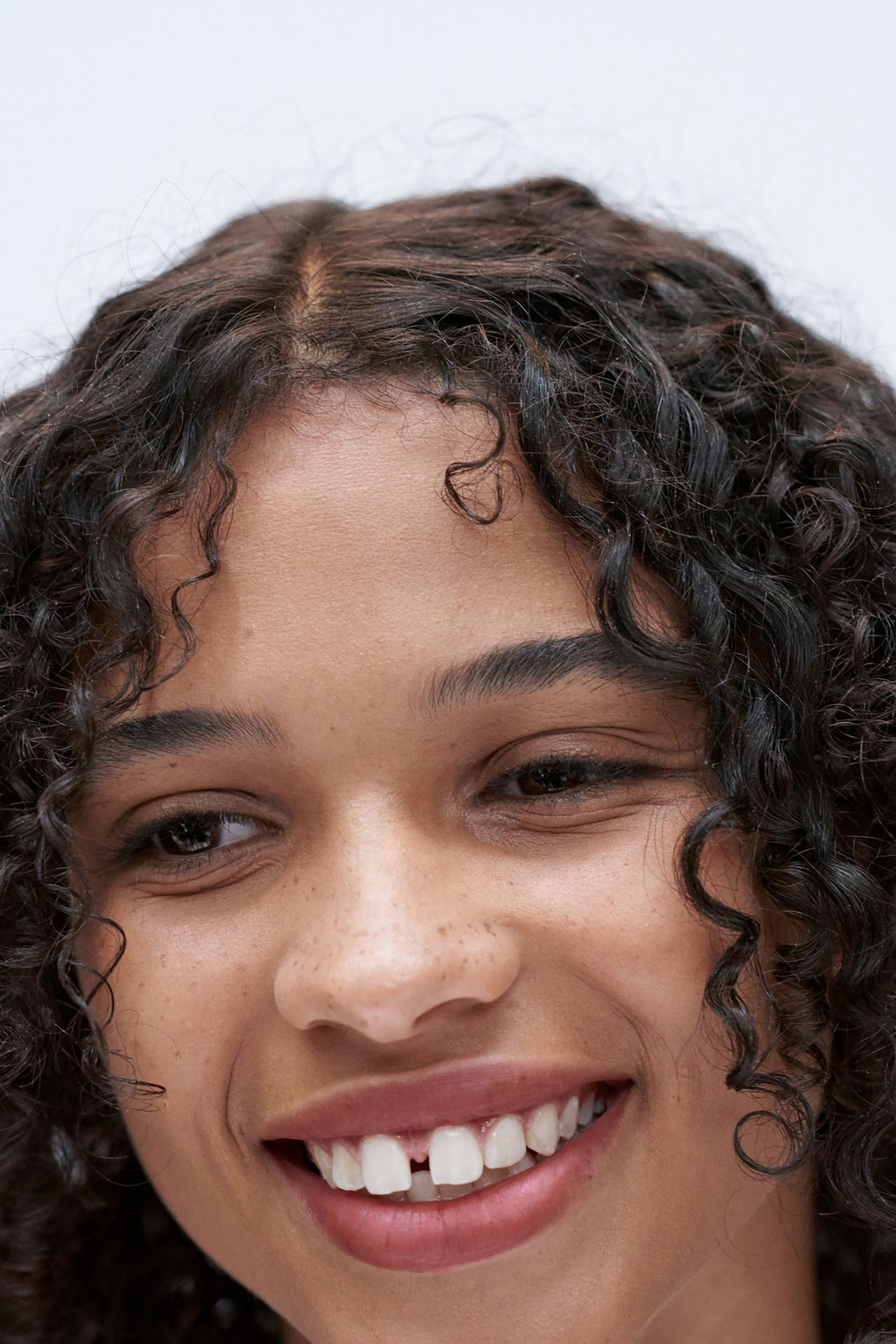 ZARA Матовый блеск для губ, шоколадный