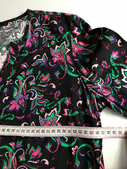 Блузка MOHITO яркая и приятная, из вискозы 44 размер