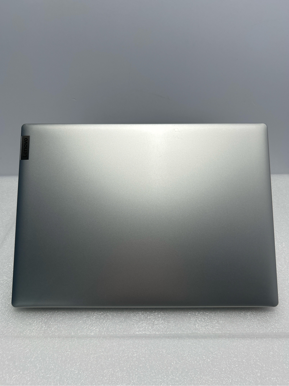 Ноутбук Lenovo IdeaPad 1 14IGL05 (81VU00H3RU) 14''/Intel Celeron N4020/RAM 4 GB/SSD 128 GB/Intel UHD Graphics 600/1920x1080/TN/Windows 11/Подсветка кл-ры Нет/Серебристый. Состояние: Уценка/небольшой след. на матрице от клавиатуры