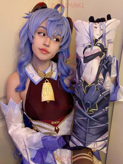 Мини дакимакура Рахнера Арахнера из Повседневная жизнь с девушкой-монстром арт. M0247, 60х20 см