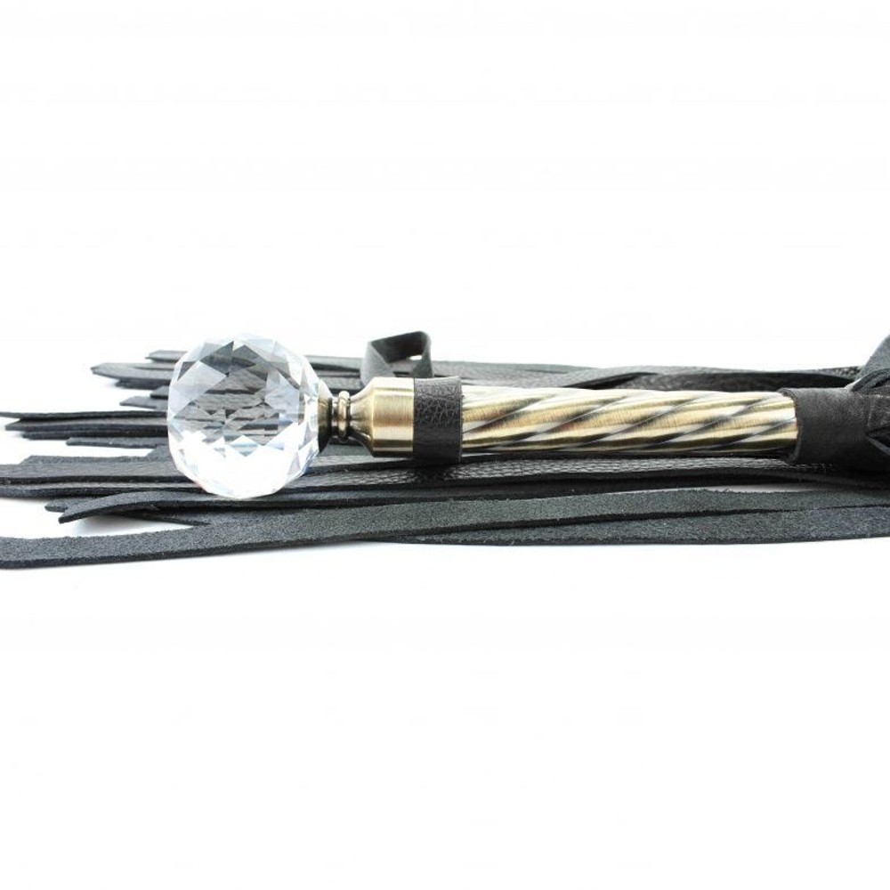 Черная плеть с широкими хлыстами и металлической ручкой с кристаллом - 60 см. (Цвет: черный)