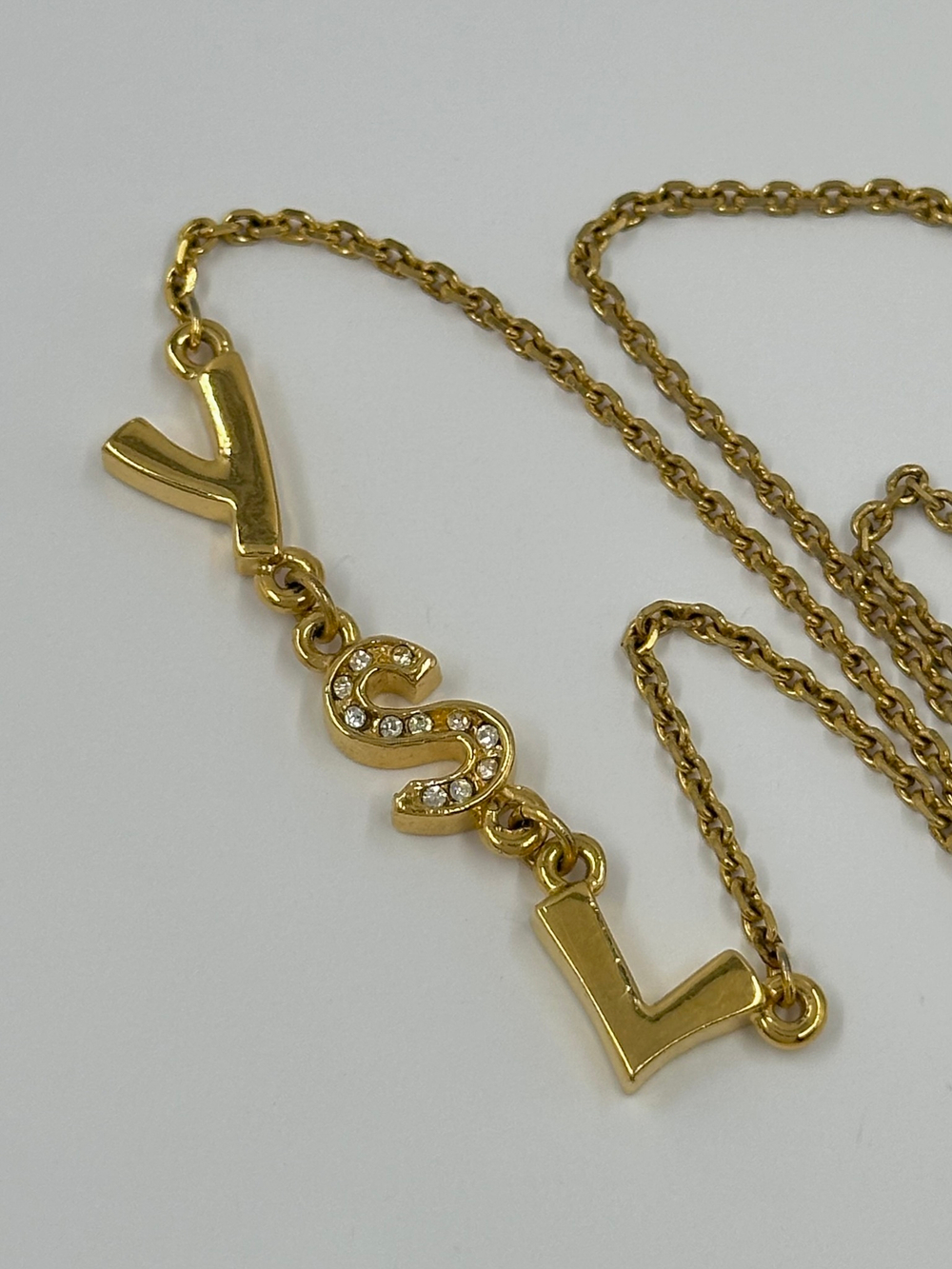 Цепь с лого YSL