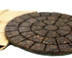 59274 Чай прессованный черный Пуэр Шу "Цзинлун, Waffle Tea" (Мини бин, 200 гр) без бамбука