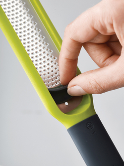 Терка для цедры с очистителем лезвия handi-zest  зеленая
