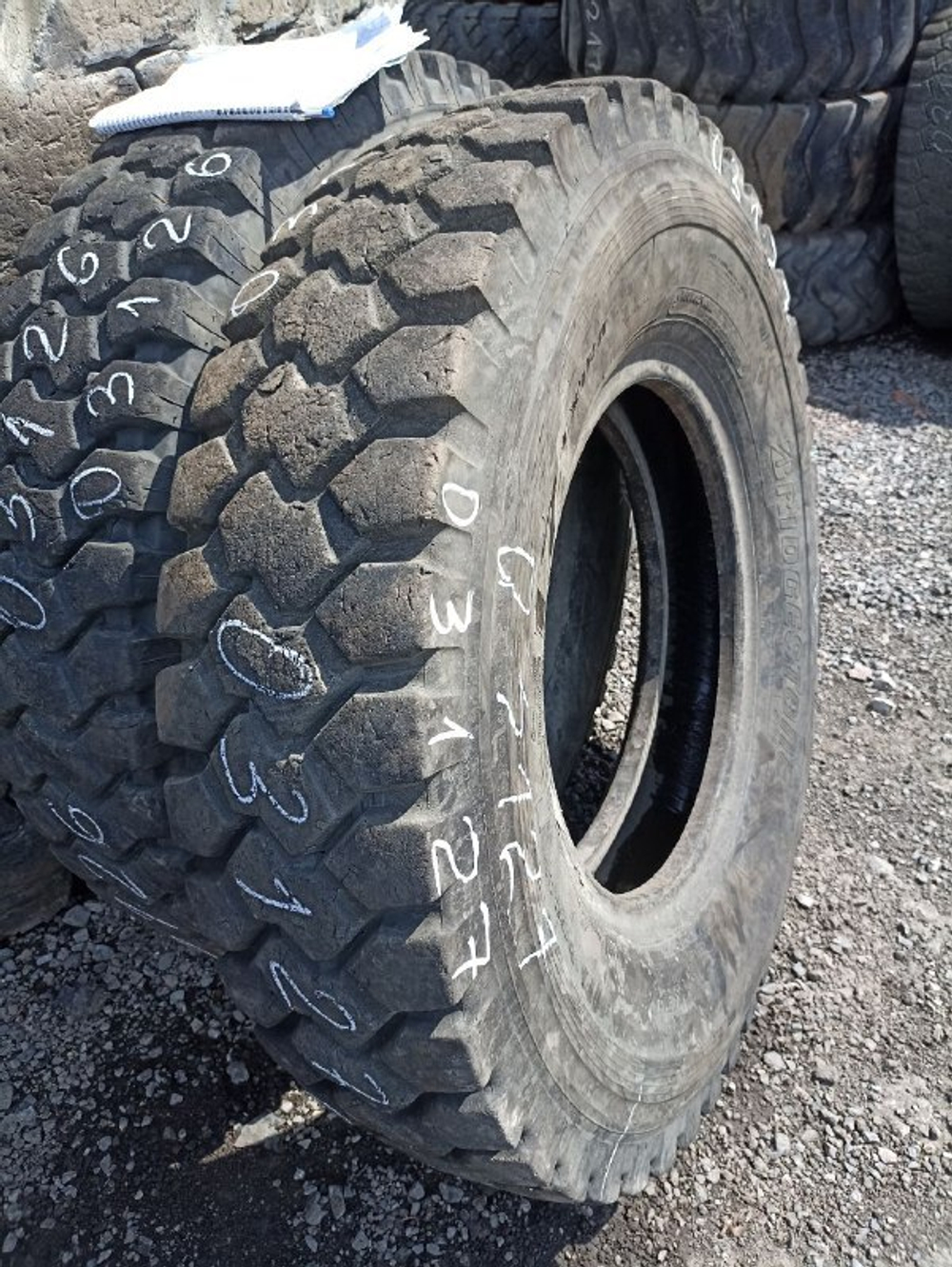 325/95R24 Bridgestone L317 шина б/у