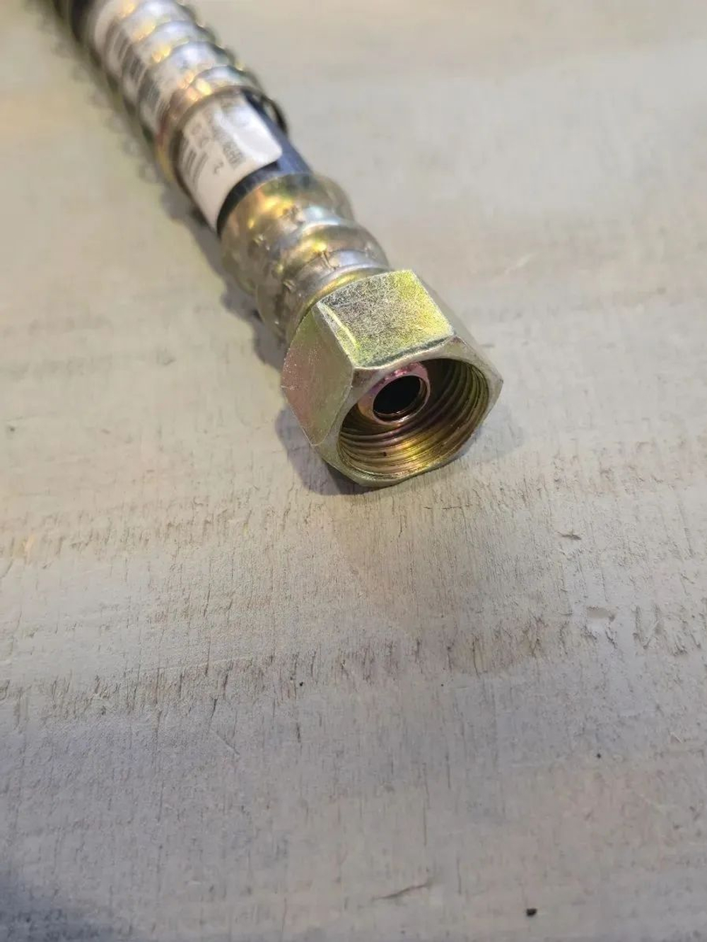 Шланг тормозной L715 мм (Г-М20х1,5+быстросъем М22х1,5) передний FAW J6