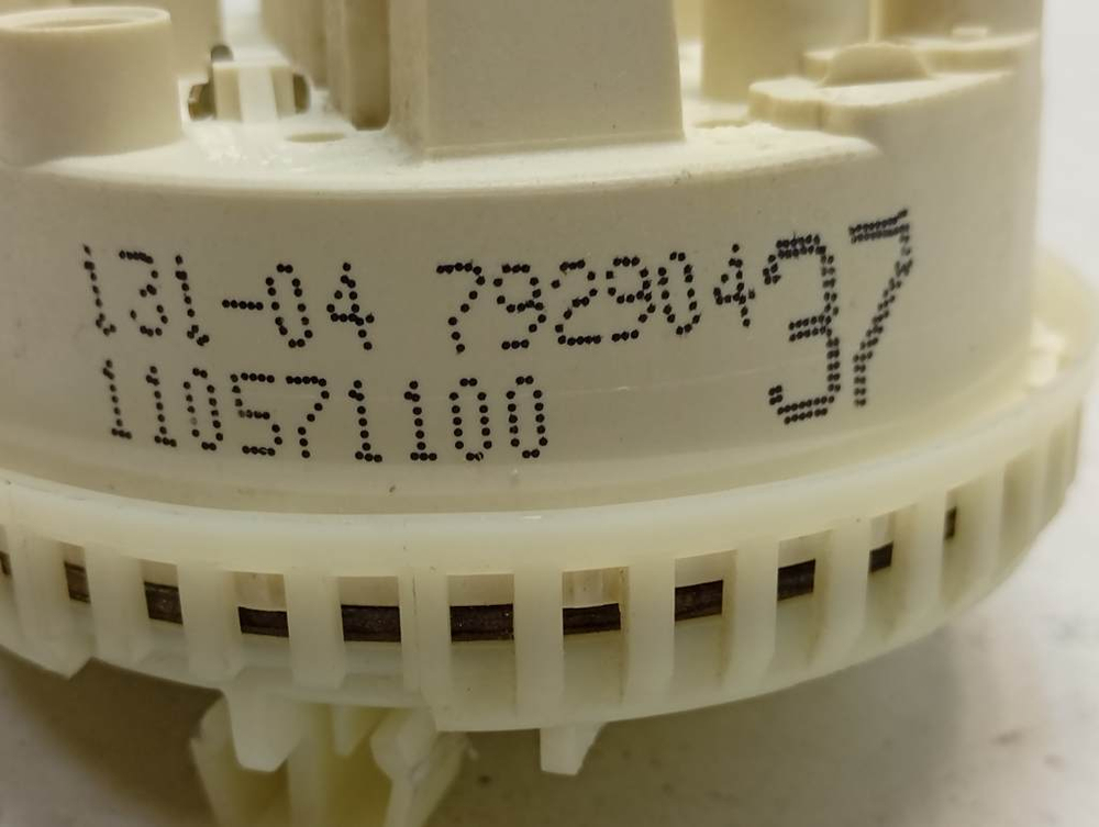 LAVALOGIC1810 кт33 Датчик уровня (прессостат) для стиральной машины Electrolux Zanussi AEG 1105711004 б/у