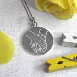 Серебряный кулон подвеска с гравировкой рук на заказ