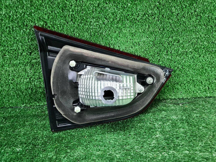 Фонарь правый внутренний Suzuki SX4 2 S-Cross (2016-2022)
