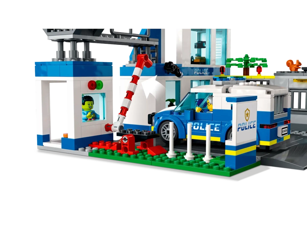 Конструктор LEGO City 60316 Полицейский участок города