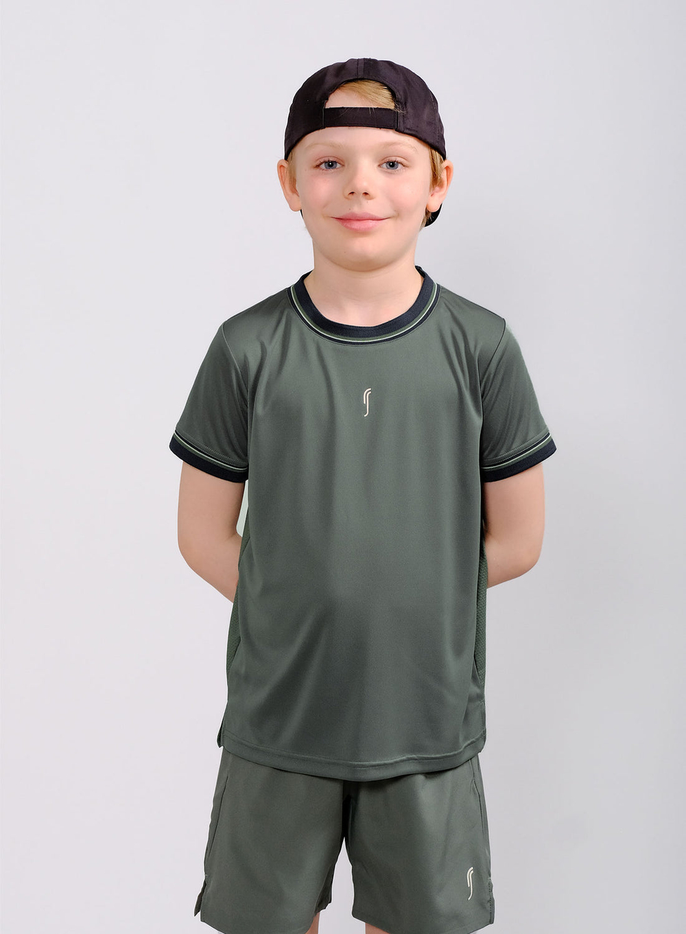 Рост модели 140 см, размер одежды 8-10 лет.