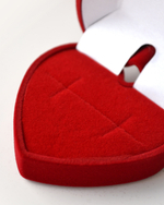 Флокированный футляр в форме сердца для ювелирных украшений