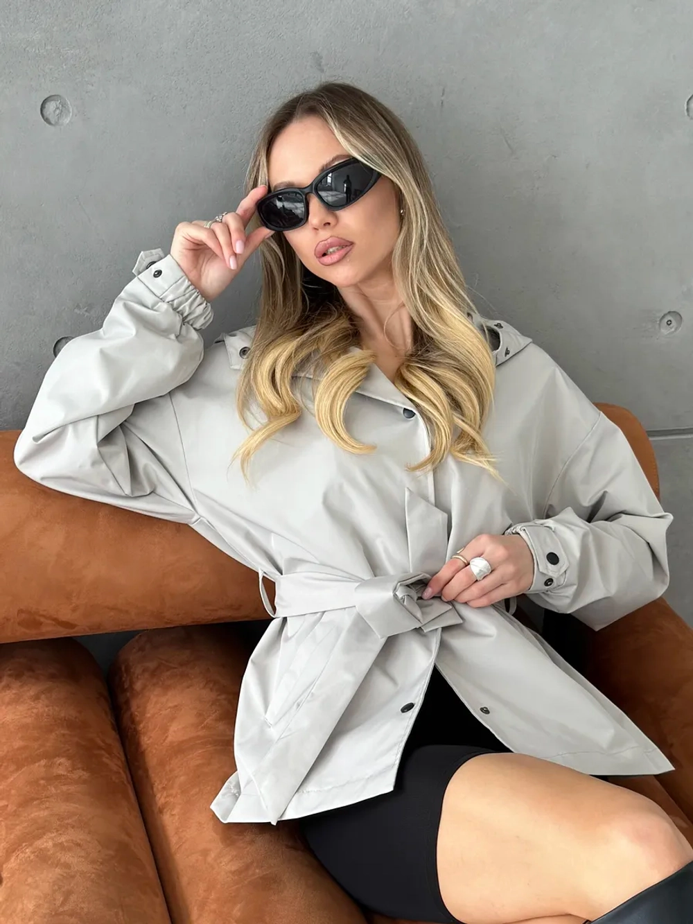 Ветровка удлиненная с капюшоном