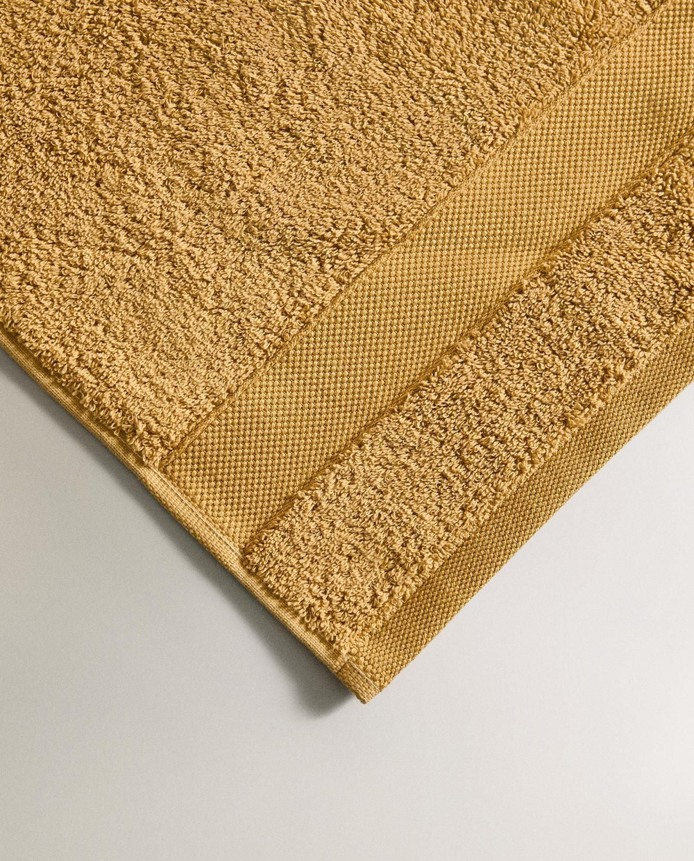 Zara Home - Хлопковое банное полотенце премиум-класса (600 г / м2), горчичный, 50х90 см