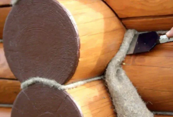 Утепление сруба межвенцовым утеплителем джут !