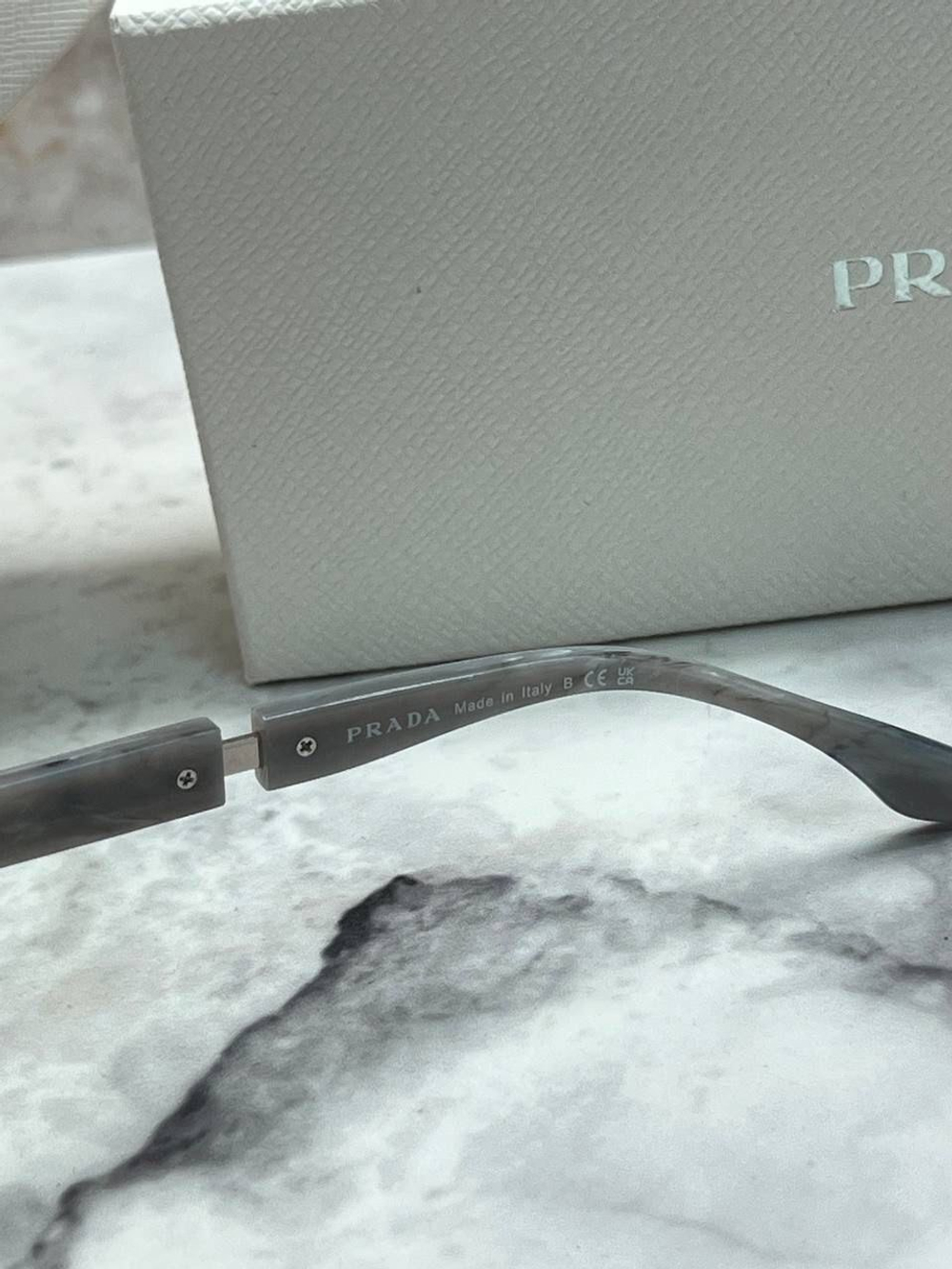 Очки Prada