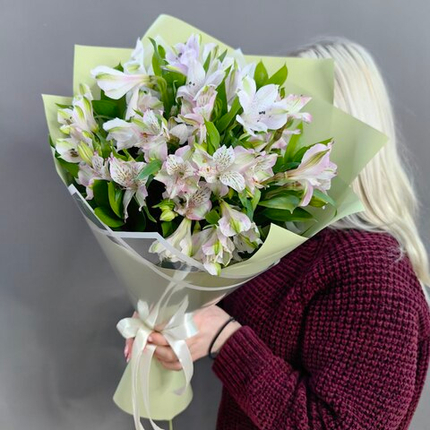 Букет с 7 сиреневыми альстромериями