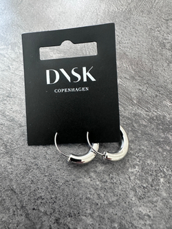 Серьги Dansk Copenhagen, Passion Waterproof, минималистичный дизайн, DNSK26.1-3W2507018 (серебристый