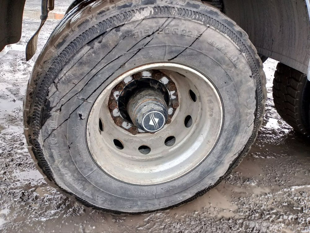 УралСпецТранс 9465* Полуприцеп цистерна 94652L-A2-06