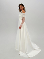 Свадебное платье с жемчугом