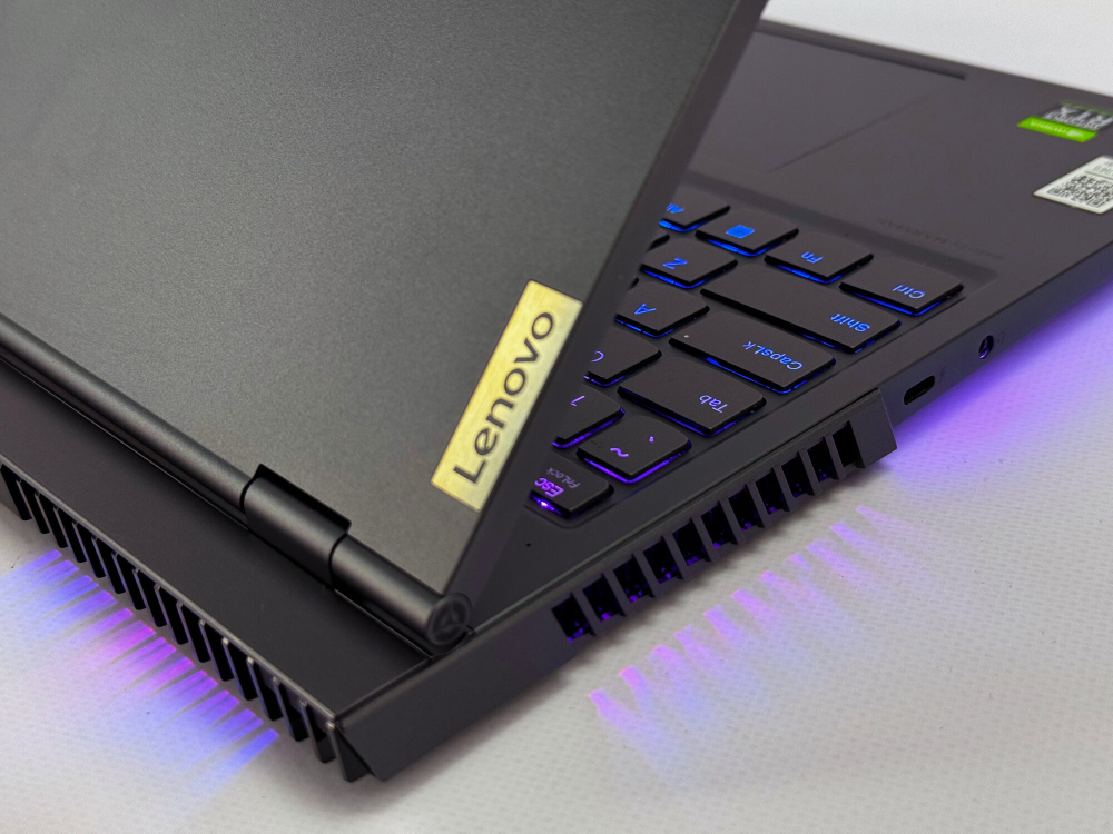 Игровой ноутбук Lenovo Legion 7 /RTX 3080 16GB/Ryzen 9 5900HX/16GB/1TB/16.0/2560x1600/165 Гц