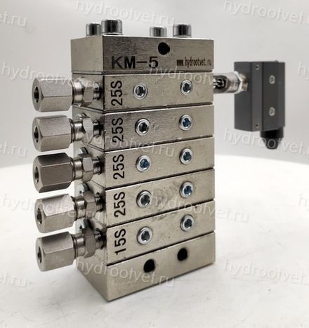 KM-7(25S-20T-20T-20T-20T-20T-20T) - Питатель прогрессивной смазки, секционный